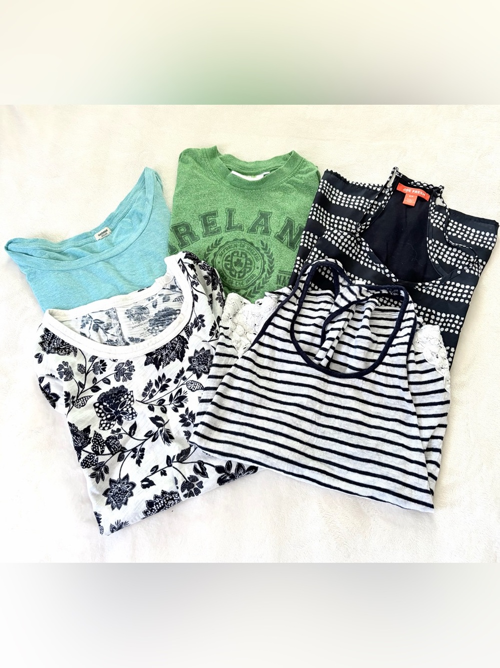 👗 BUNDLE of 5 Tanks/Tees Size S